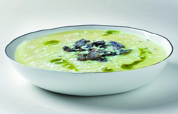 topinambur-suppe-mit-lila-kartoffelcroutons-hanfoel-und-hanfsamen-rezept